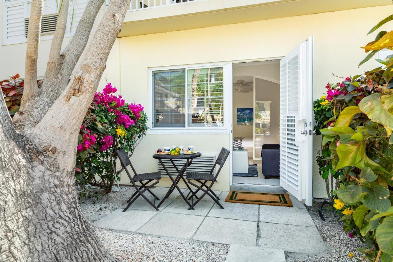 Ports Of Call Resort Grace Bay Kültér fotó